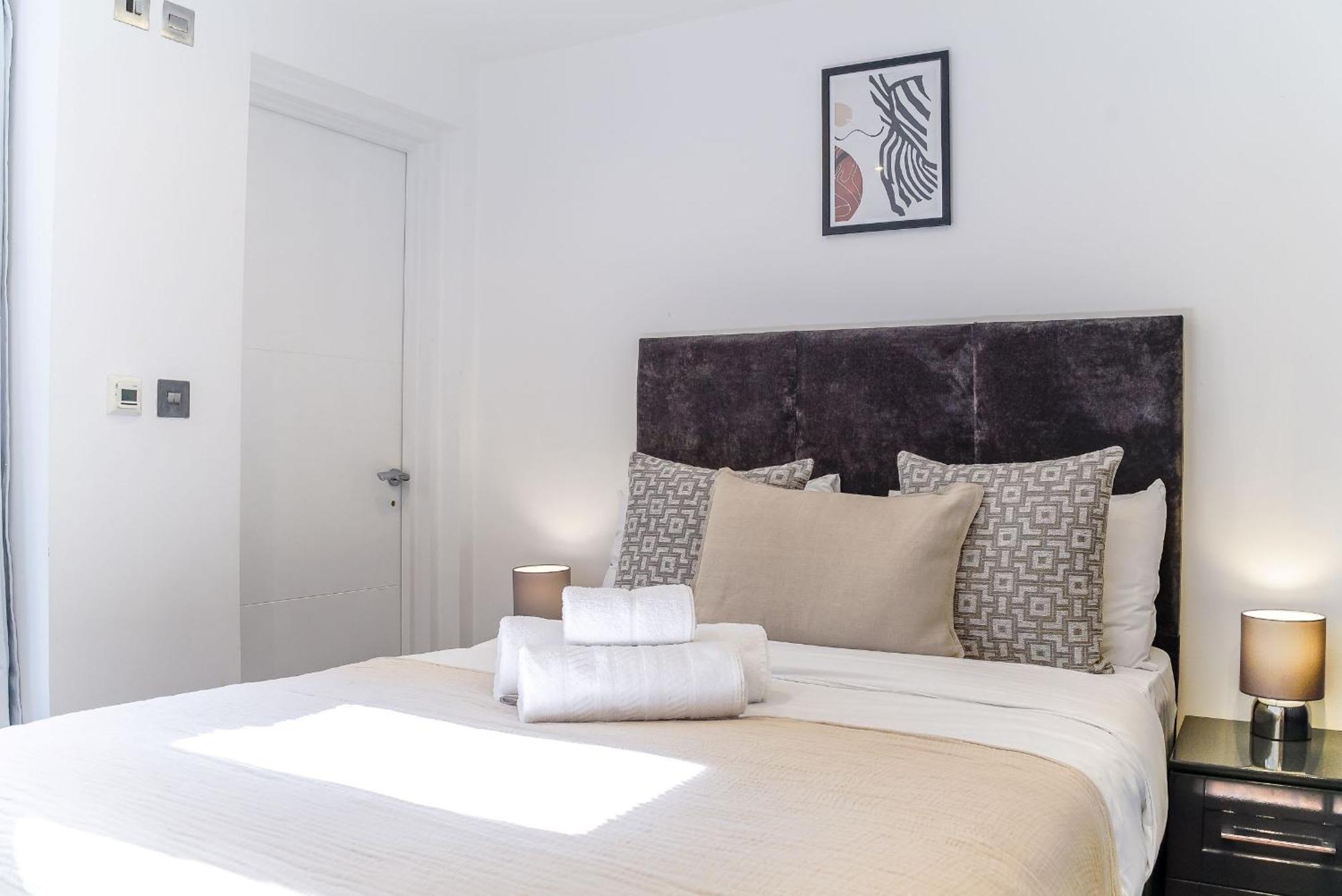 Notting Hill & Hyde Park - 2Br - Cityapartmentstay Лондон Екстер'єр фото
